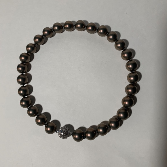 Elegant Shell Pearl Necklace with Magnetic Clasp in Silver Teal 15mm - Picture 7 of 8